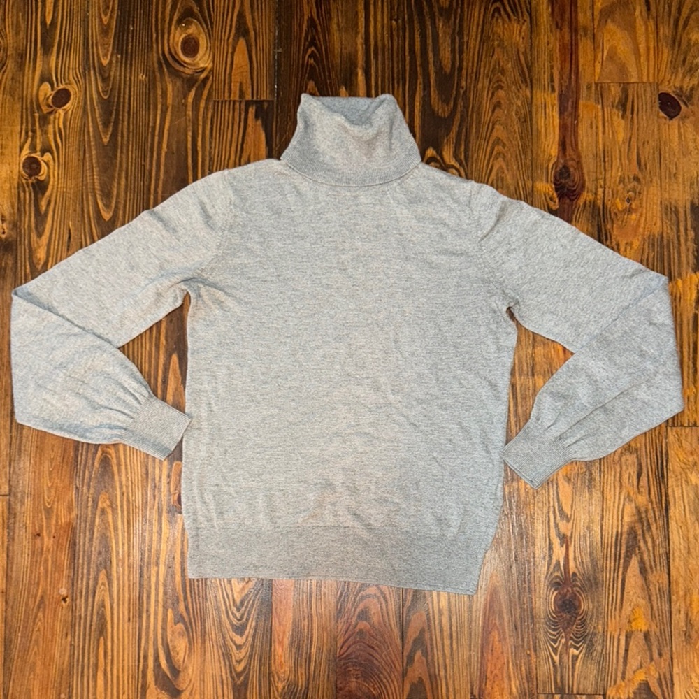 Banana Republic Silver Gray Turtleneck Sweater Soft Knit Design